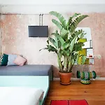 The Trilogy House * 塞萨洛尼基